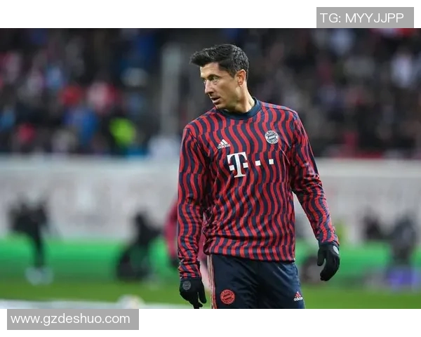 莱万状态火热欧冠赛场10场打入12球稳居射手榜首位